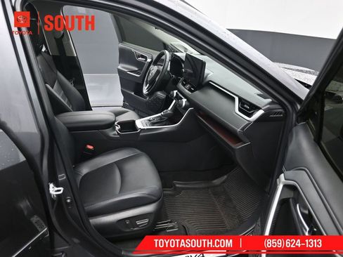 Used 2023 Toyota RAV4 Limited image 33