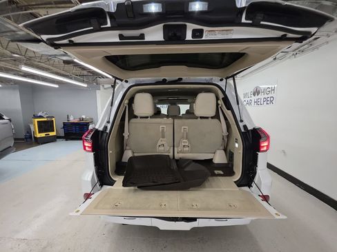 Used 2017 Lexus LX 570 4WD w/ Luxury Package image 15