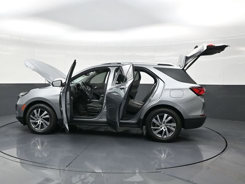 Used 2023 Chevrolet Equinox Premier image 31