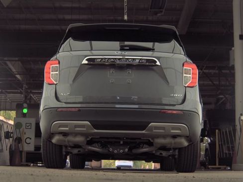 Used 2024 Ford Explorer XLT w/ Equipment Group 202A AWD/4WD image 3
