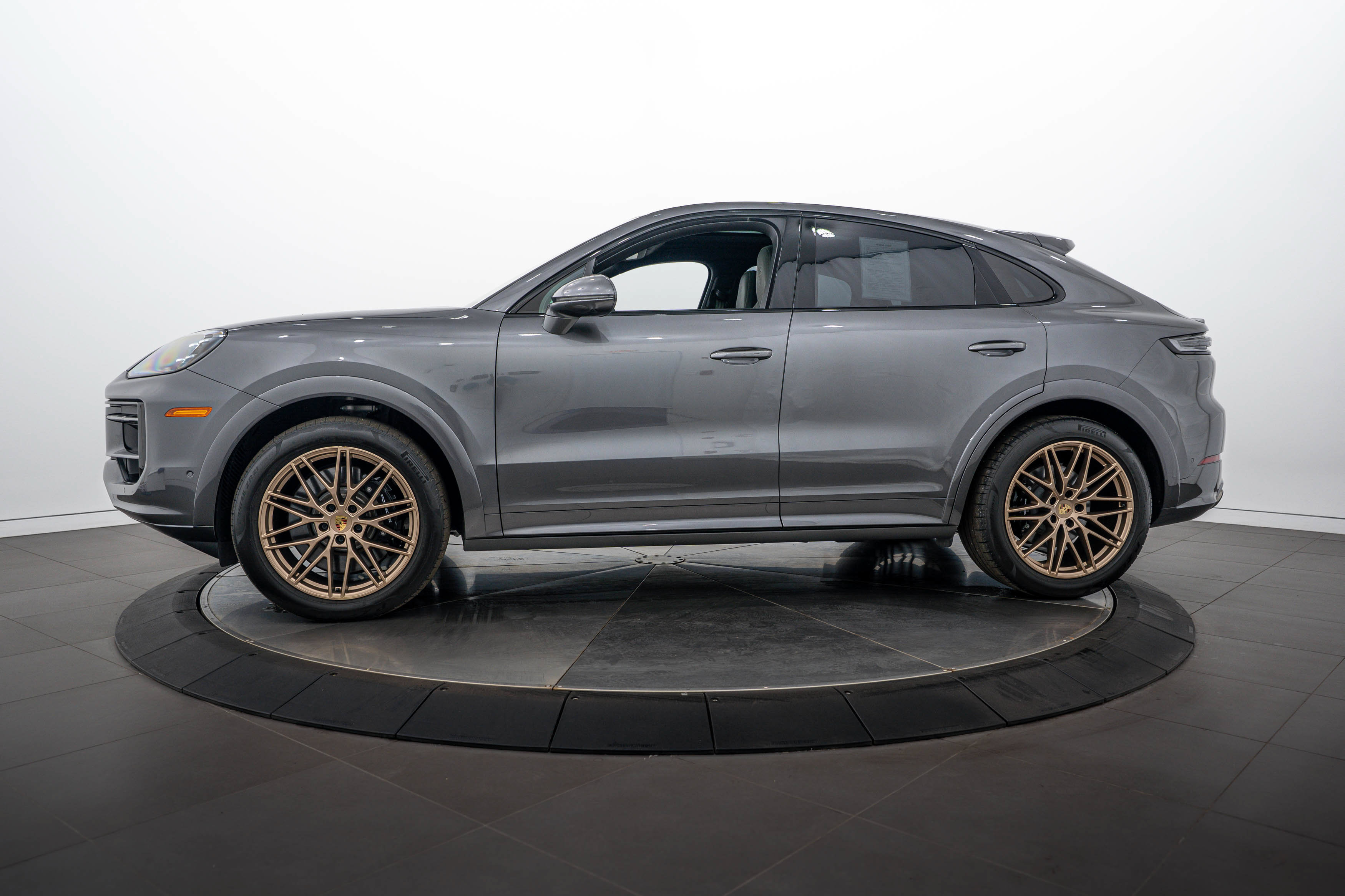 Certified 2024 Porsche Cayenne S AWD/4WD image 2