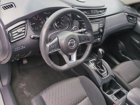 Used 2017 Nissan Rogue SV AWD/4WD image 10