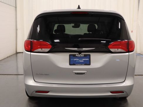Certified 2023 Chrysler Voyager LX FWD image 8