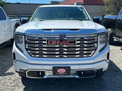 Used 2024 GMC Sierra 1500 Denali w/ Technology Package AWD/4WD image 2