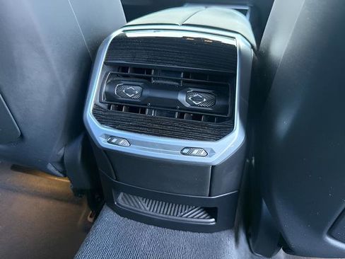 Used 2023 BMW 740i w/ Parking Assistance Package image 27