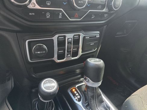 Used 2021 Jeep Wrangler Unlimited Sahara image 20