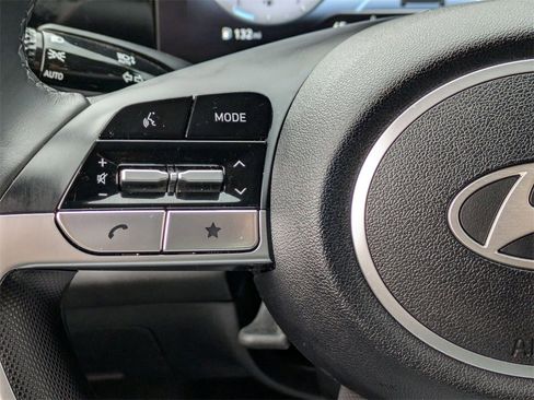 Used 2025 Hyundai Elantra SEL image 20