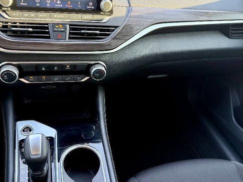 Used 2023 Nissan Altima 2.5 SV image 17