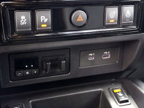 Used 2020 Nissan Titan PRO-4X w/ Pro-4x Convenience Package image 21