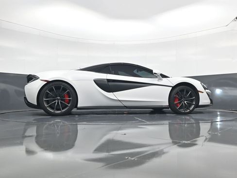 Used 2019 McLaren 570S Spider image 25