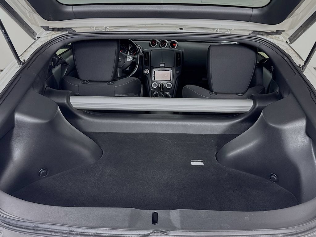 Used 2020 Nissan 370Z Coupe RWD image 27