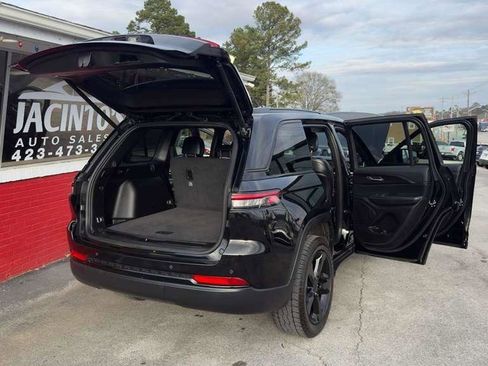 Used 2023 Jeep Grand Cherokee Altitude image 25