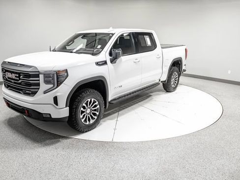 Used 2022 GMC Sierra 1500 AT4 w/ AT4 Premium Package AWD/4WD image 40