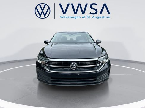Used 2024 Volkswagen Jetta SE FWD image 2