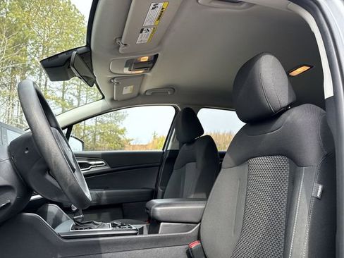 Used 2023 Kia Sportage LX image 16