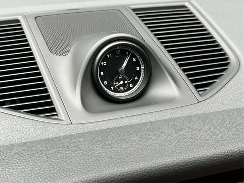 Used 2025 Porsche Macan image 23