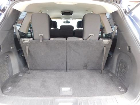 Used 2017 Nissan Pathfinder SV image 18