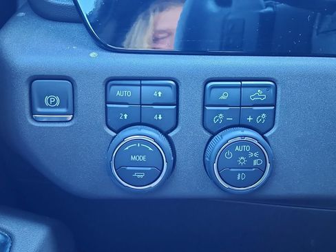 Certified 2026 Chevrolet Silverado 1500 RST AWD/4WD image 25