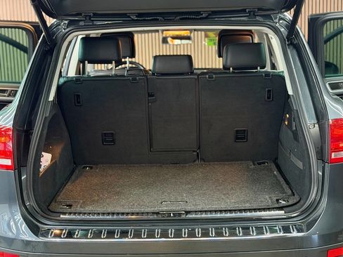 Used 2012 Volkswagen Touareg Sport image 8