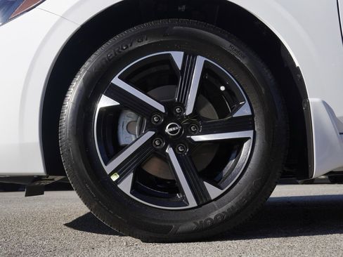 New 2025 Nissan Sentra SV image 7