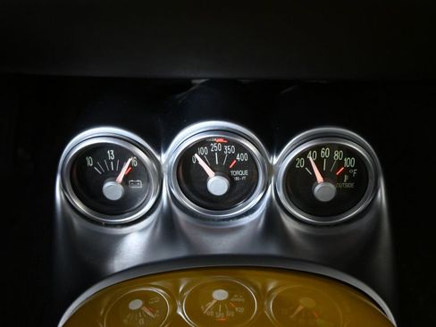 Used 2005 Chevrolet SSR w/ Preferred Equipment Group image 26