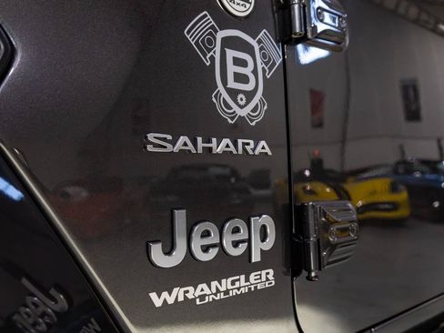 Used 2019 Jeep Wrangler Unlimited Sahara AWD/4WD image 21