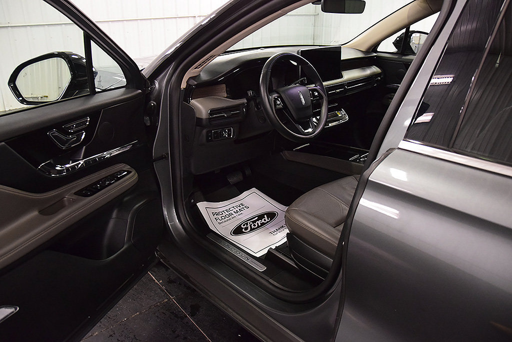 Used 2025 Lincoln Corsair Grand Touring w/ Equipment Group 301A AWD/4WD image 14