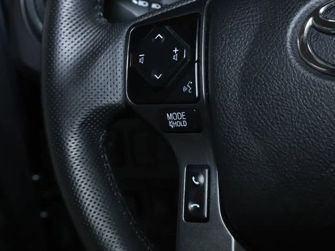 Certified 2022 Toyota Tacoma TRD Off-Road image 21