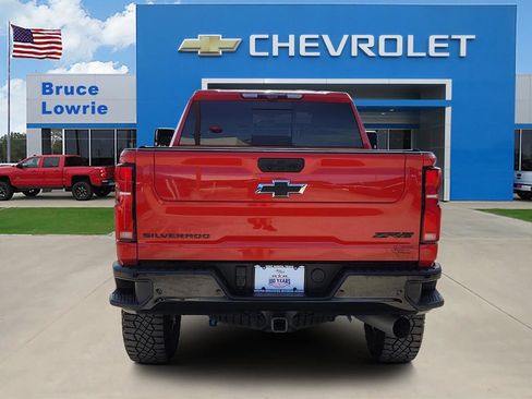 Used 2024 Chevrolet Silverado 2500 ZR2 w/ Technology Package AWD/4WD image 5