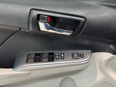 Used 2013 Toyota Camry LE image 61