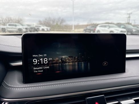 Used 2025 Genesis G70 2.5T image 12