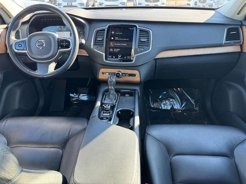Used 2021 Volvo XC90 T6 Momentum image 12
