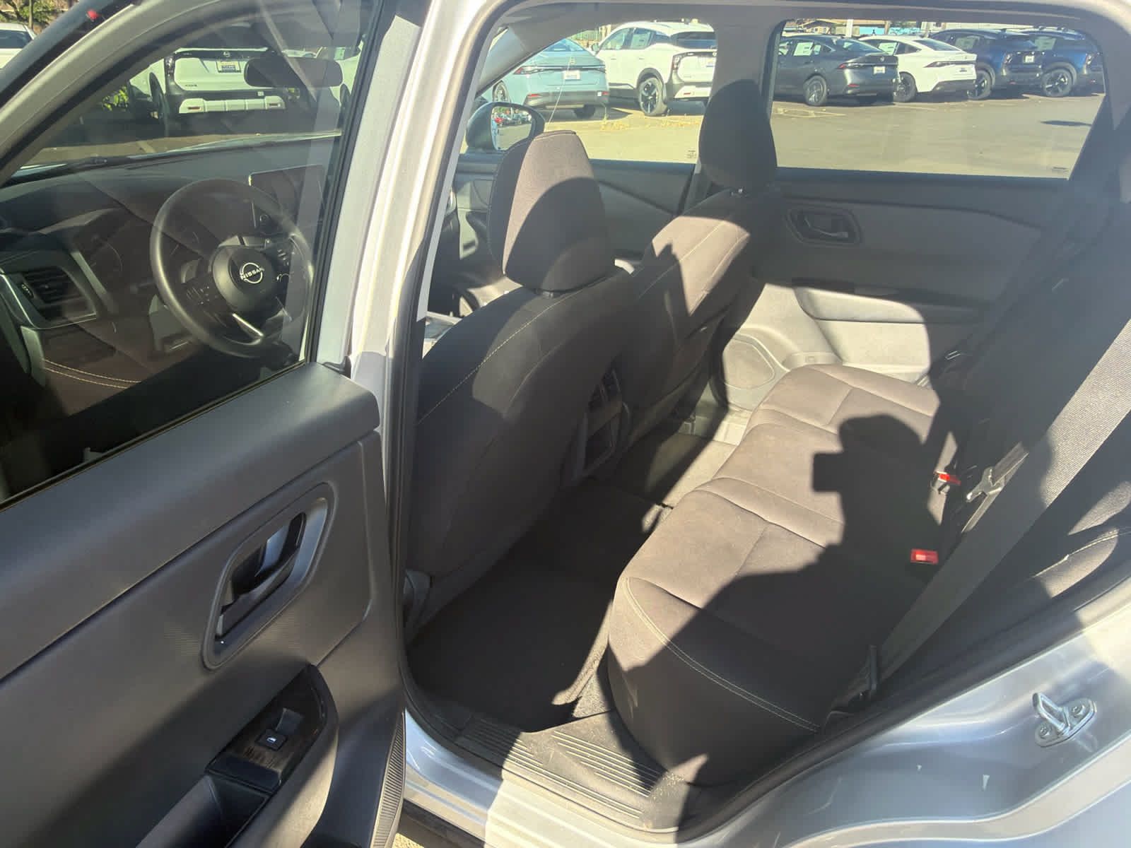 Used 2024 Nissan Rogue S FWD image 9