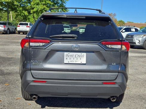 Used 2021 Toyota RAV4 LE image 8