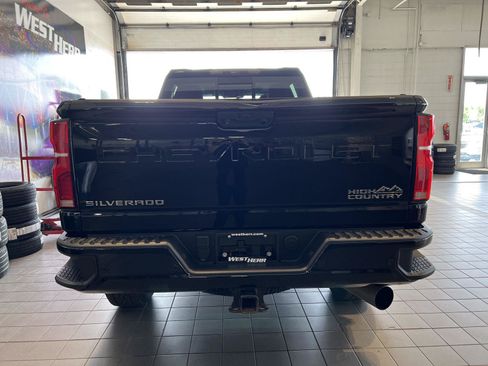 Used 2024 Chevrolet Silverado 2500 High Country w/ Technology Package AWD/4WD image 7
