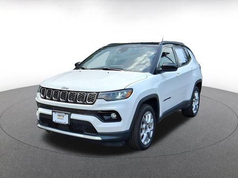 Used 2025 Jeep Compass Limited AWD/4WD image 3