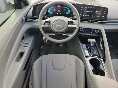 Used 2025 Hyundai Elantra Blue image 23