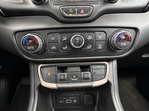 Used 2023 GMC Terrain Denali w/ Denali Premium Package AWD/4WD image 35