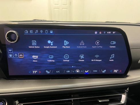 Used 2025 Chevrolet Traverse LT FWD image 23