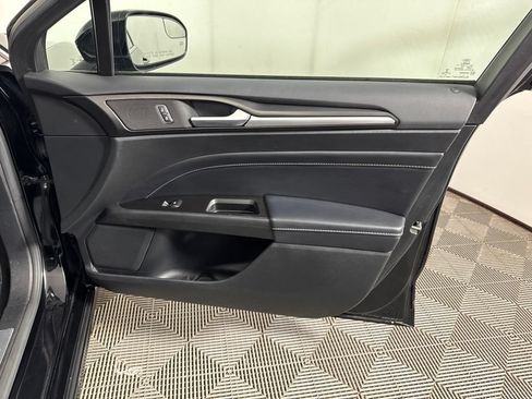 Used 2017 Ford Fusion Titanium AWD/4WD image 13