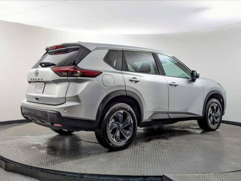 Used 2025 Nissan Rogue SV AWD/4WD image 8