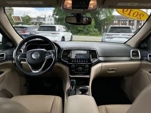 Used 2019 Jeep Grand Cherokee Limited AWD/4WD image 16