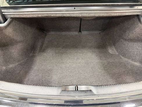 Used 2018 Chrysler 300 Touring image 18