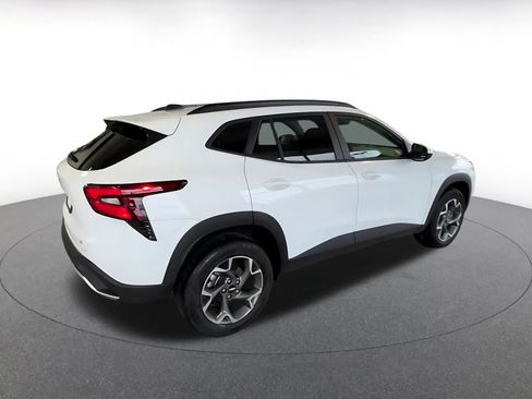 Used 2025 Chevrolet Trax LT image 13