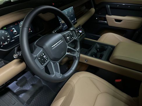 New 2025 Land Rover Defender 110 X-Dynamic SE image 5