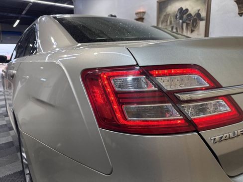 Used 2018 Ford Taurus SE image 8