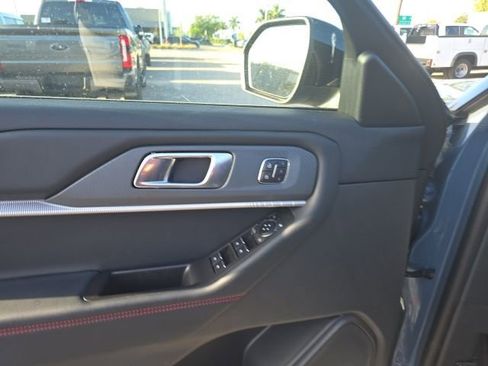 Used 2025 Ford Explorer ST-Line w/ Premium Package image 10