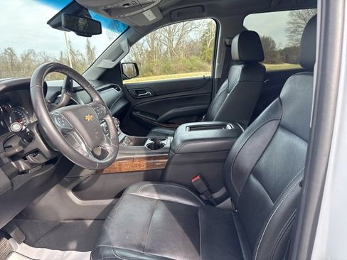 Used 2019 Chevrolet Suburban LT image 17
