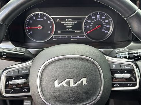 Used 2022 Kia Sorento S FWD image 13