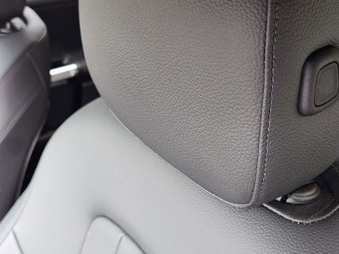 Used 2025 Mercedes-Benz GLB 250 image 8